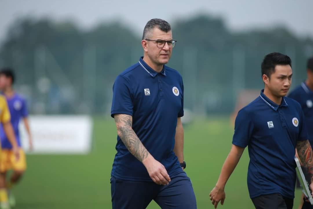 Tin sáng (4/4): Ngoại binh huyền thoại của V.League dẫn dắt U17 Việt Nam- Ảnh 1.