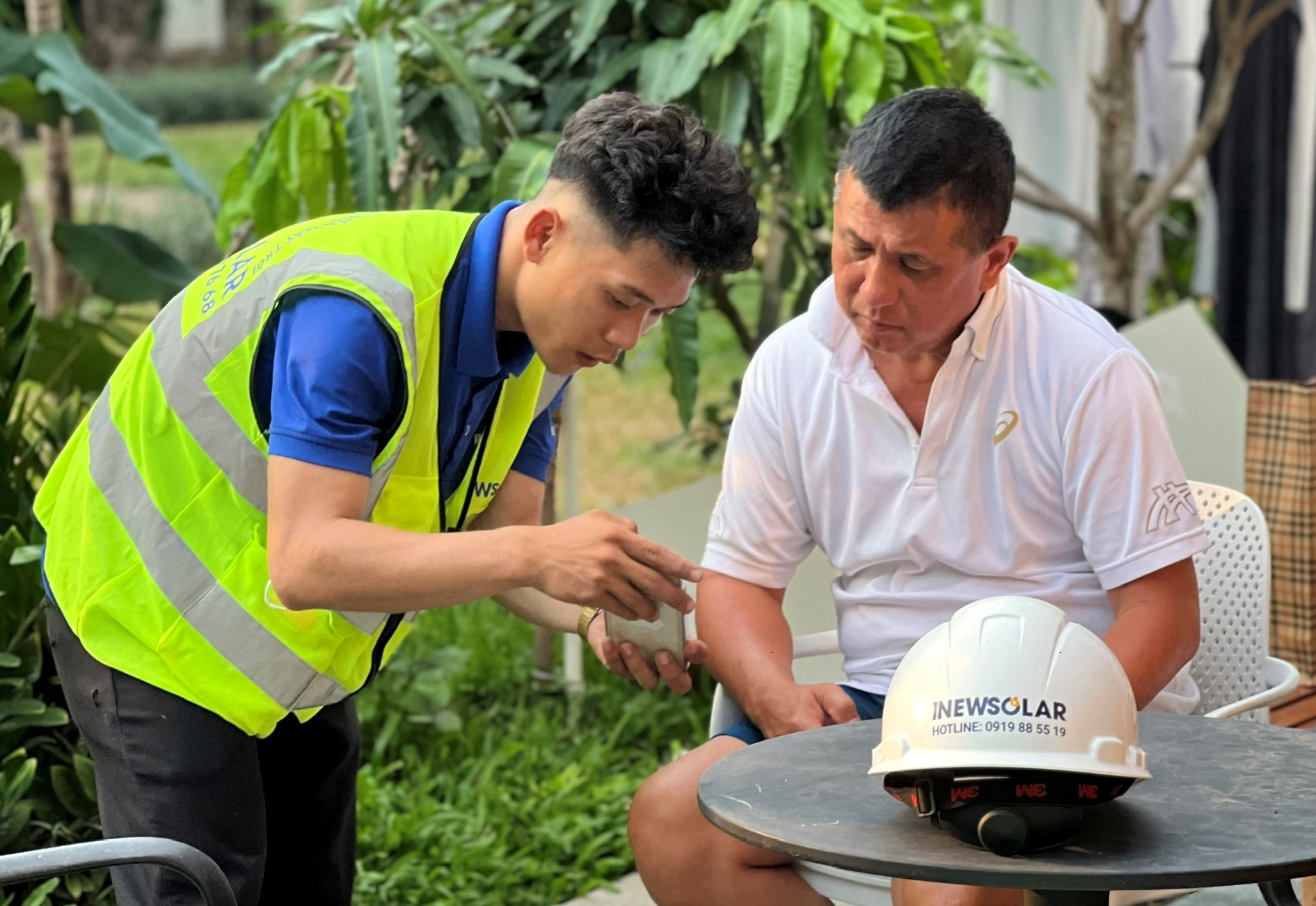 Nhu cầu lắp tấm pin năng lượng mặt trời của người dân ở Khánh Hòa ngày càng tăng cao- Ảnh 5. Nhu cầu lắp tấm pin năng lượng mặt trời của người dân ở Khánh Hòa ngày càng tăng cao- Ảnh 5.