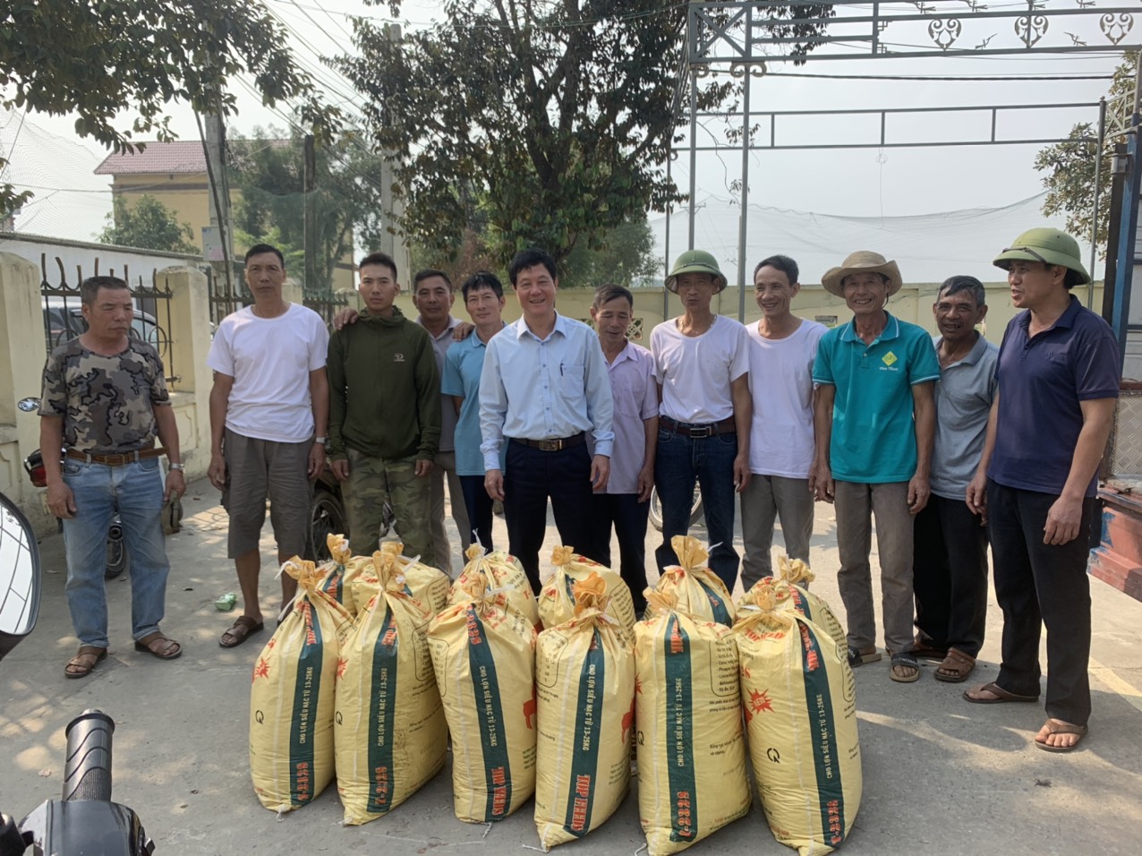 Thanh Hóa: Bàn giao thiết bị hỗ trợ nông dân xây dựng mô hình xử lý rác thải thân thiện môi trường- Ảnh 4.