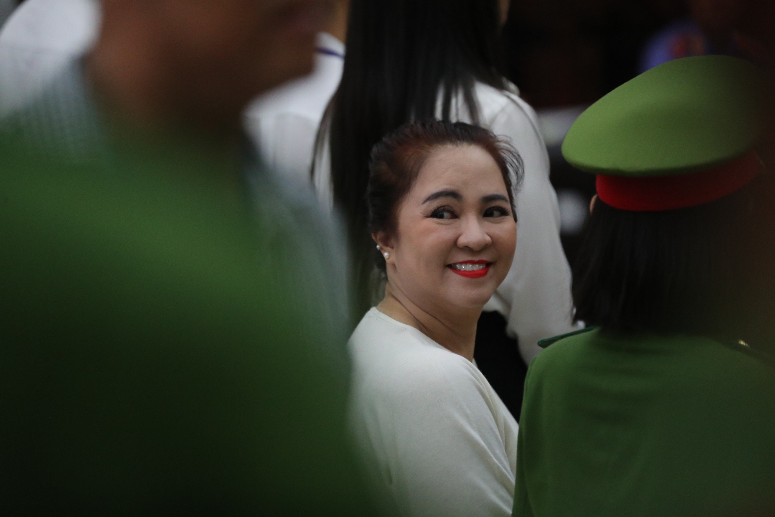 Bị cáo Nguyễn Phương Hằng: "Tôi hạnh phúc nhất lúc này là đứng trước tòa mà không chống án"- Ảnh 1.