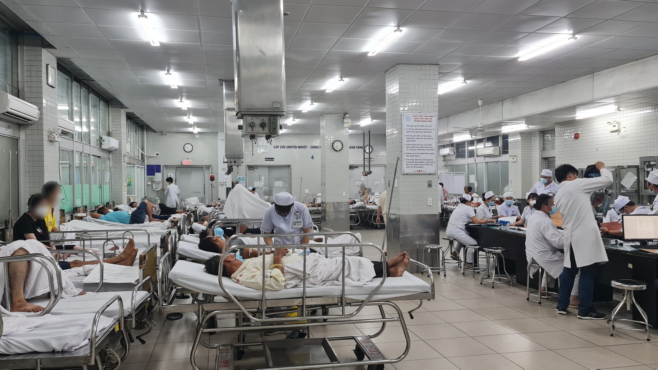 Nhiều nhân viên y tế không thừa nhận mình có vấn đề về sức khỏe tâm thần- Ảnh 1.