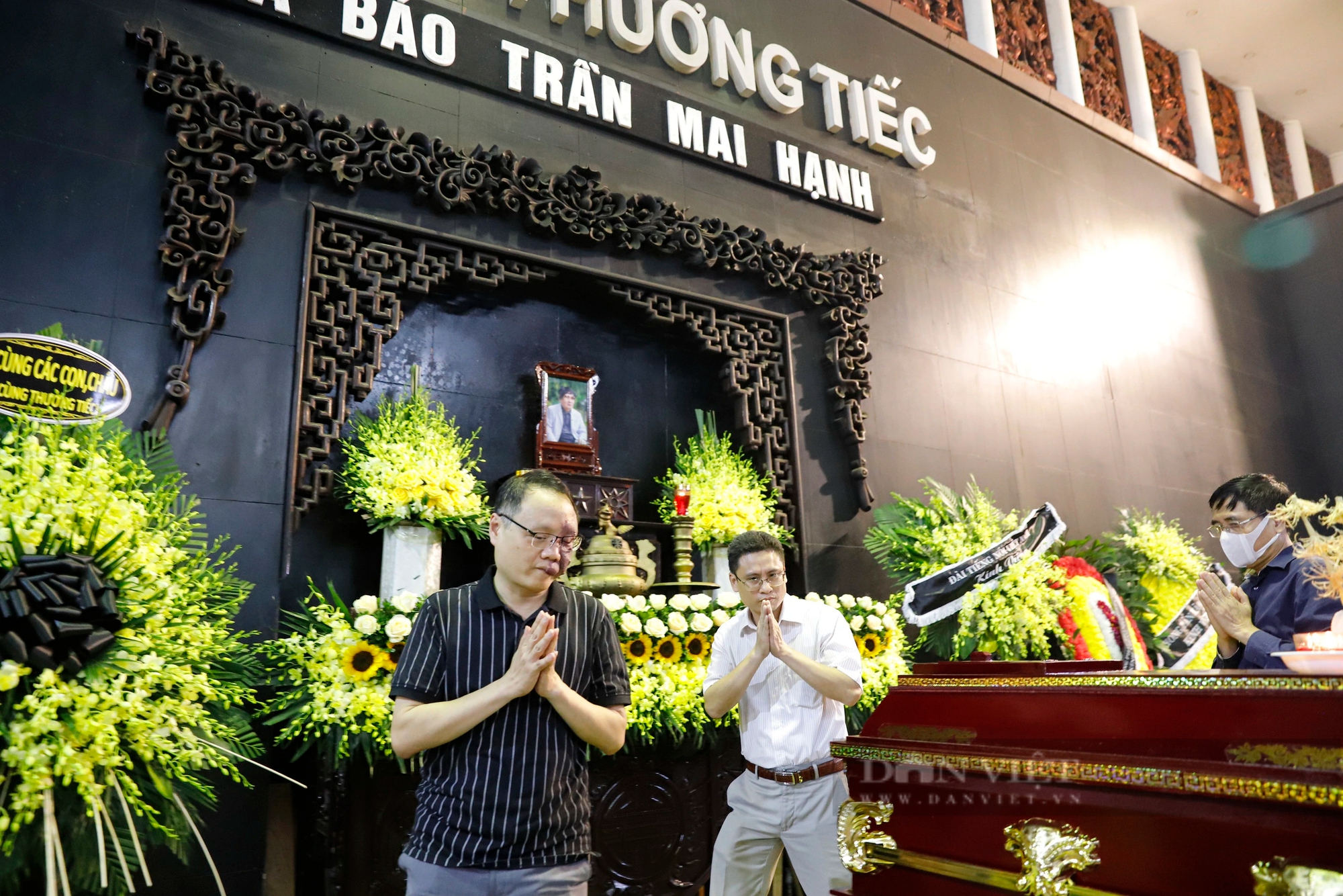Lễ tang nhà báo Trần Mai Hạnh, người chứng kiến và viết bài tường thuật đầu tiên tại Dinh Độc Lập ngày 30/4/1975- Ảnh 6.