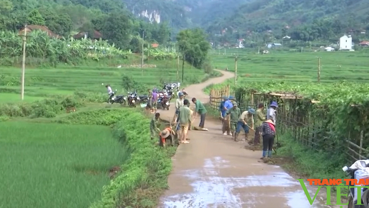 Nông dân vùng cao xây dựng bản, làng sáng - xanh - sạch - đẹp- Ảnh 1.