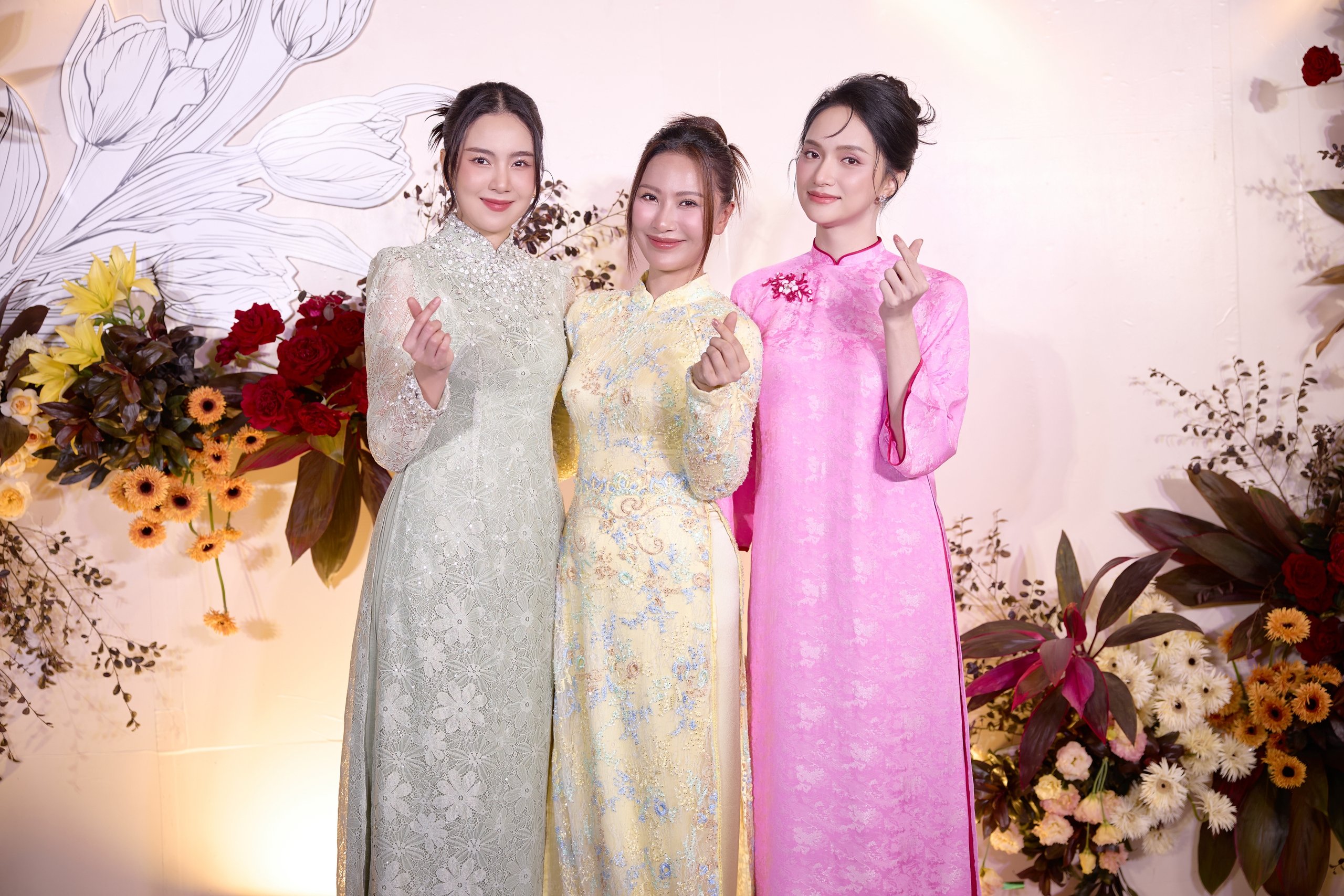Hậu ly hôn, BTV Mai Ngọc lộ diện xinh đẹp "đọ sắc" với Hoa hậu Hương Giang - Ảnh 6.