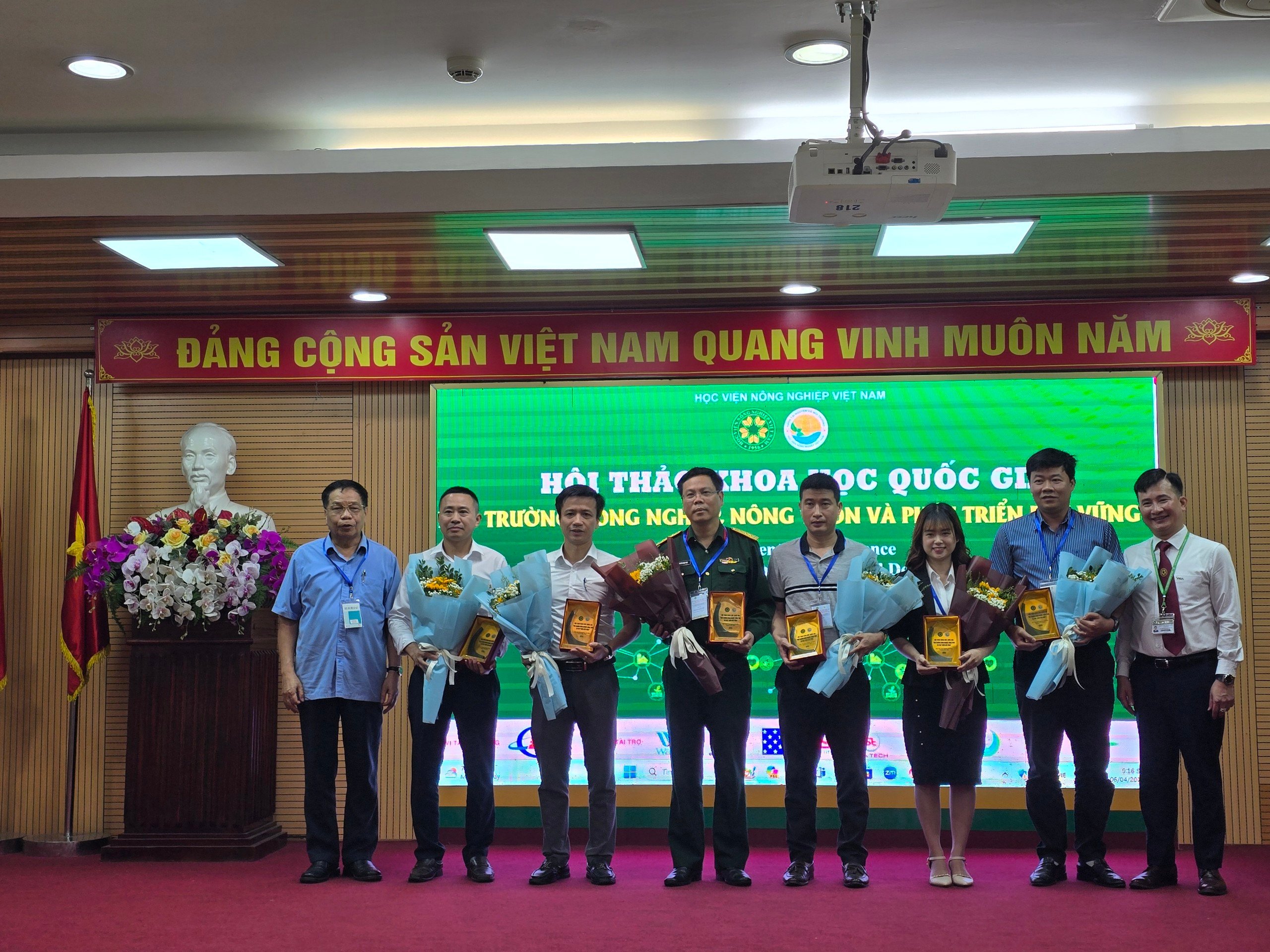 "Khát" nguồn nhân lực chất lượng cao, ngành học về tài nguyên môi trường đang 'hot'- Ảnh 1.