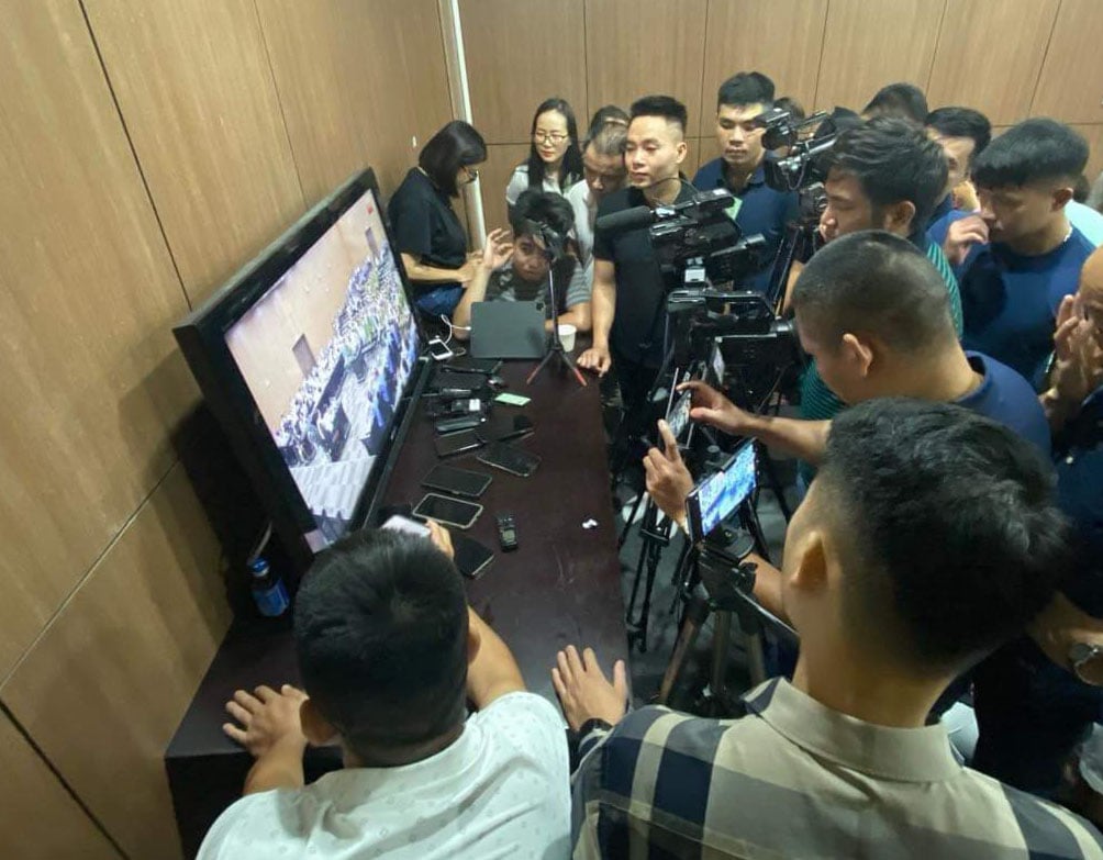 Bảo đảm quyền tác nghiệp của báo chí tại tòa - Bài 4: Nhà báo nào chép tay được phiên tòa diễn ra cả tháng?- Ảnh 1.