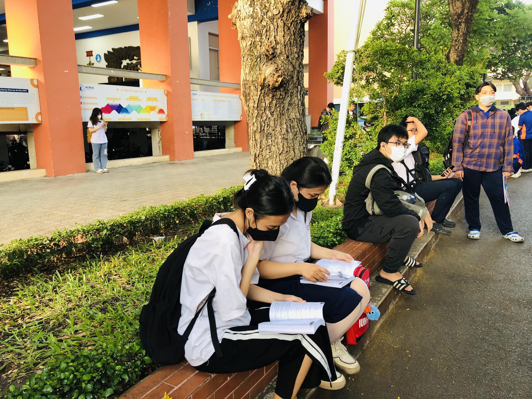 Thi đánh giá năng lực: Nhắm mục tiêu đậu đại học nhưng thí sinh thoải mái thử sức, không cảm thấy áp lực  - Ảnh 2.