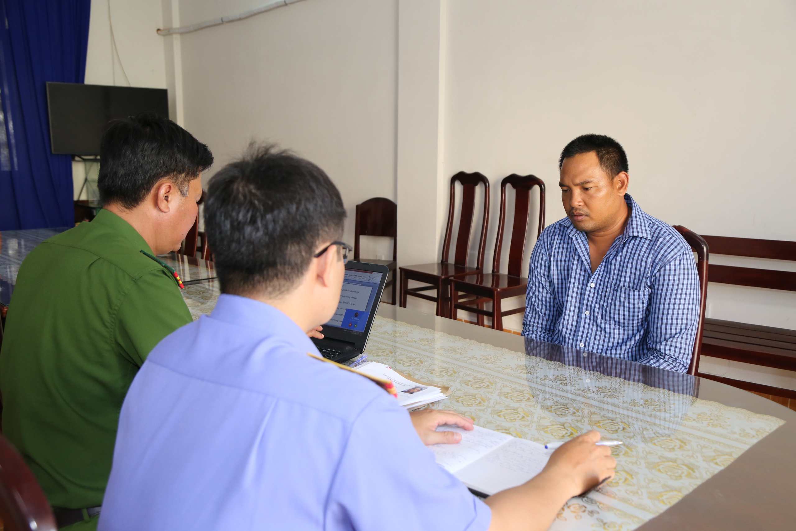 Bắt giam người đàn ông đâm chết người trong tiệc thôi nôi tại Sóc Trăng- Ảnh 1.