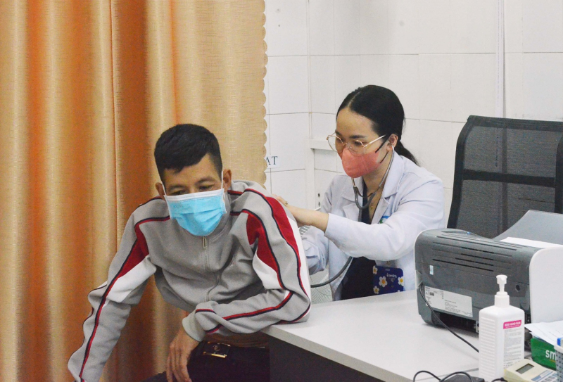 Giao mùa, nhiều người mắc cúm mùa, lo ngại biến chứng nặng- Ảnh 3.