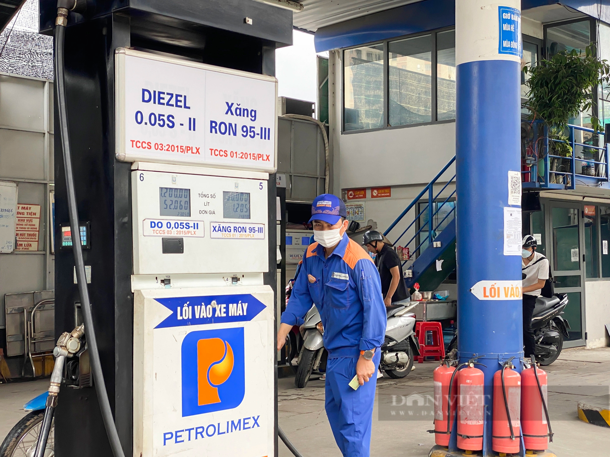 Giá xăng dầu hôm nay 2/5: Giảm "sốc" gần 4% cao nhất 1 tháng qua- Ảnh 3.