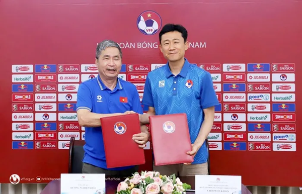 Hé lộ chiến thuật của ĐT Việt Nam khi HLV Kim Sang-sik chọn "phó tướng"- Ảnh 1.