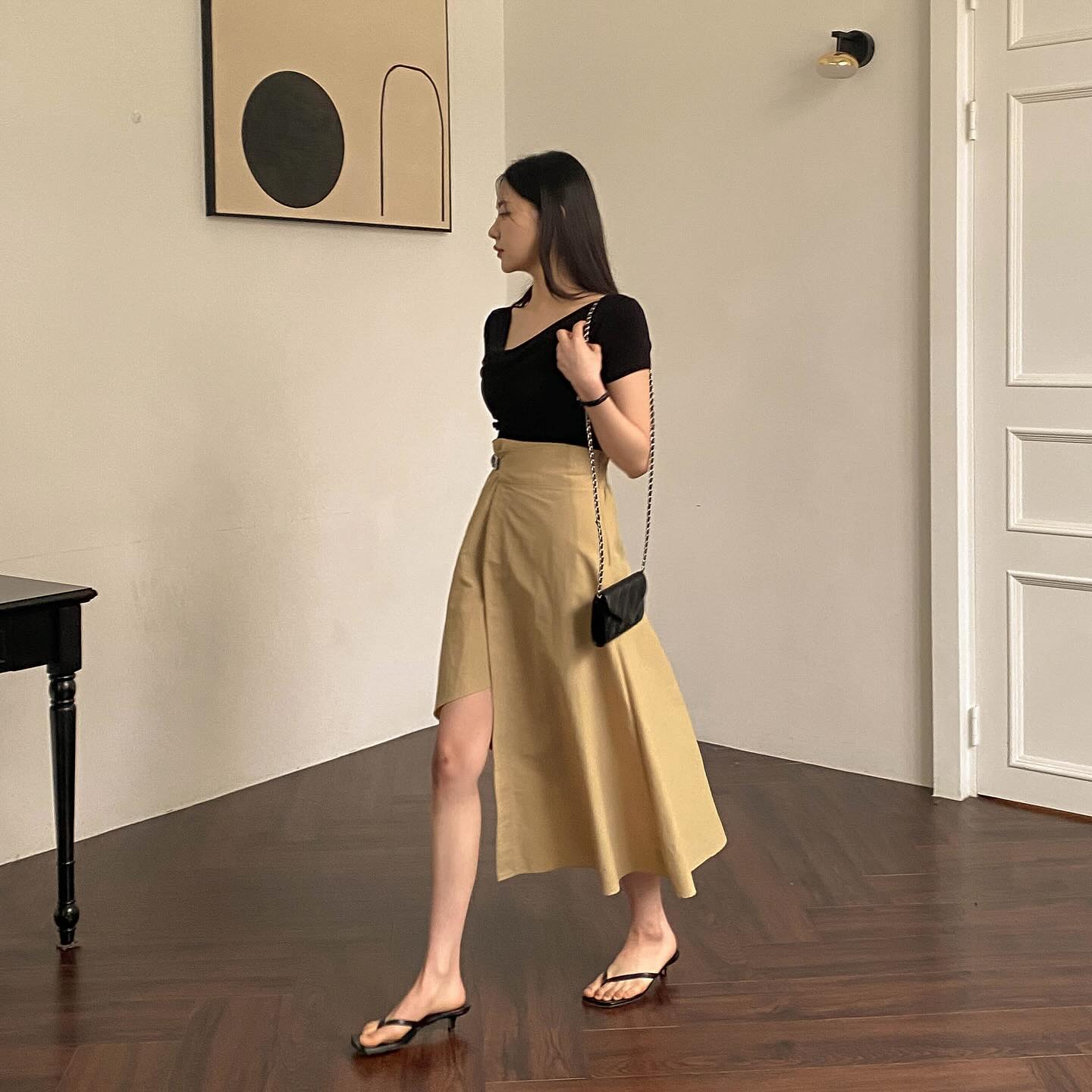 Cách mặc áo thun mùa hè dành cho phụ nữ trên 40 tuổi- Ảnh 2.