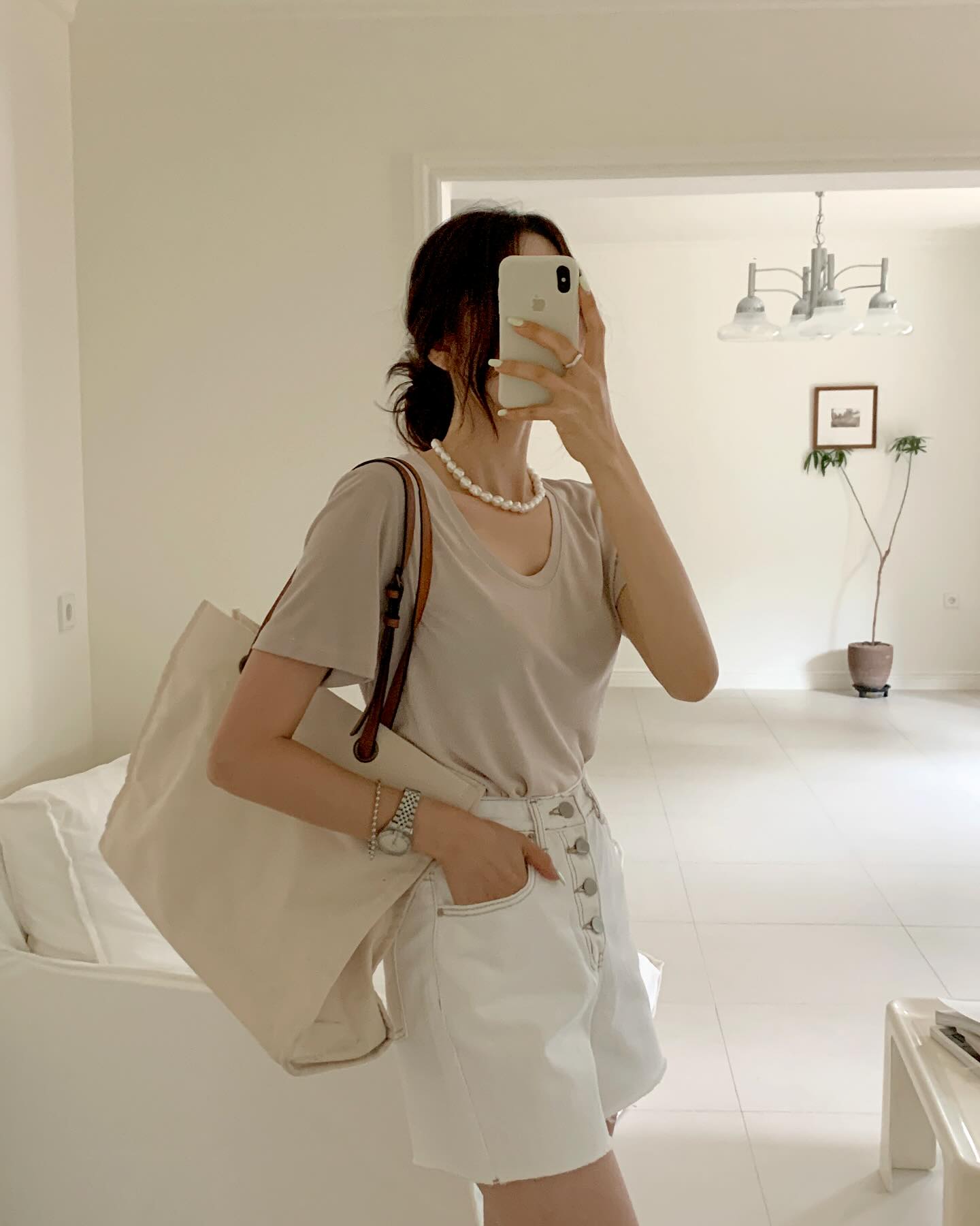 Cách mặc áo thun mùa hè dành cho phụ nữ trên 40 tuổi- Ảnh 9.