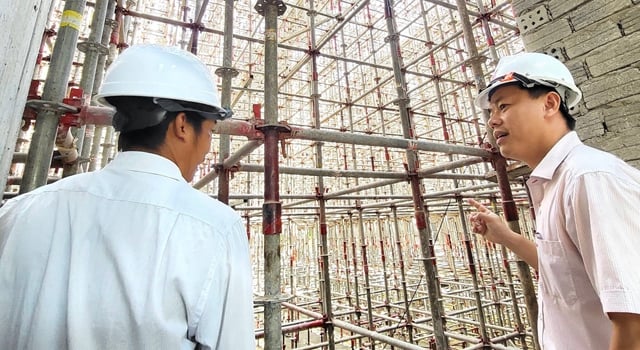 Quảng Ngãi hiếm hoi công trình 300 tỷ vẫn giữ mục tiêu về đích trước hẹn giữa “bão khó”- Ảnh 4. Quảng Ngãi hiếm hoi công trình 300 tỷ vẫn giữ mục tiêu về đích trước hẹn giữa “bão khó”- Ảnh 4.