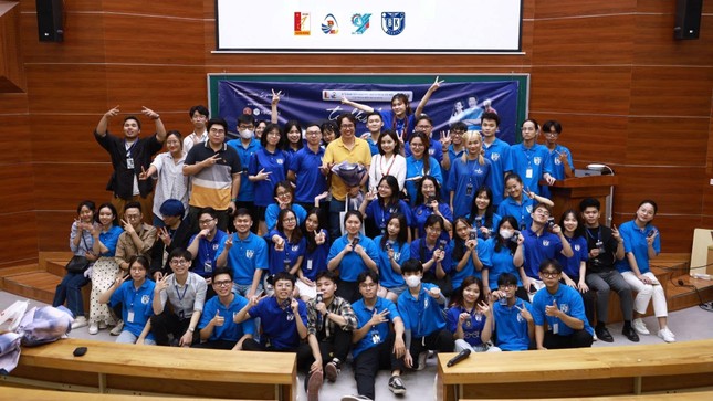 Nam sinh Bách khoa bứt phá lớp kén "rụt rè", trở thành Chủ nhiệm Câu lạc bộ Tranh biện- Ảnh 8.