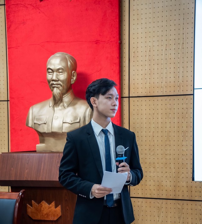 Nam sinh Bách khoa bứt phá lớp kén "rụt rè", trở thành Chủ nhiệm Câu lạc bộ Tranh biện- Ảnh 5.