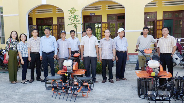 Quảng Ngãi cấp hỗ trợ “nhầm” địa chỉ nên máy xới đất thành vật trưng bày bất đắc dĩ ?- Ảnh 1. Quảng Ngãi cấp hỗ trợ “nhầm” địa chỉ nên máy xới đất thành vật trưng bày bất đắc dĩ ?- Ảnh 1.