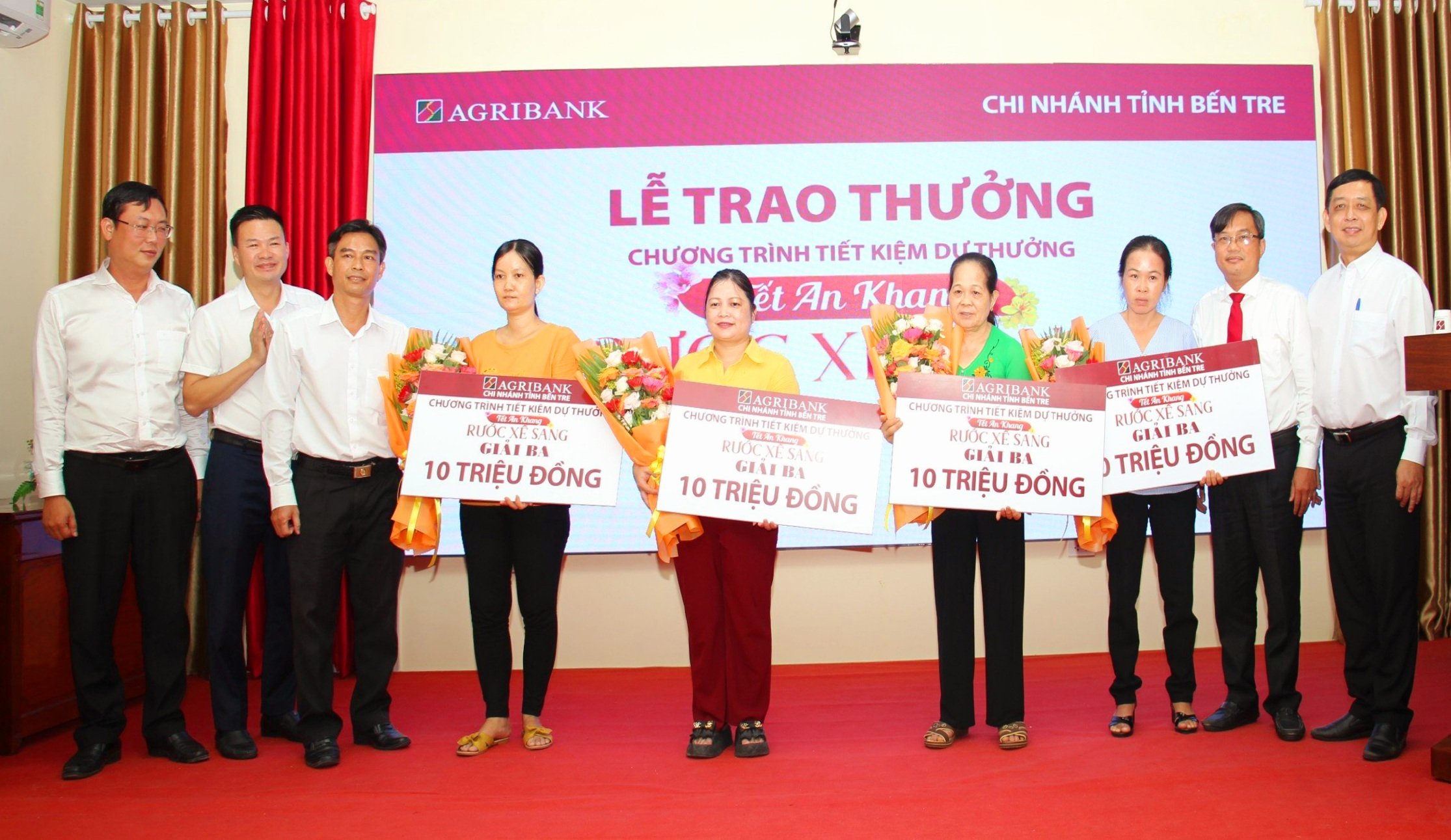 Khách hàng gửi tiết kiệm tại Agribank Chi nhánh tỉnh Bến Tre may mắn trúng giải Nhất trị giá 1 tỉ đồng- Ảnh 4.