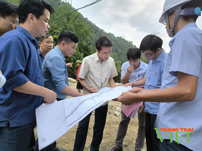 Phó Chủ tịch UBND tỉnh Lai Châu: Đảm bảo các điều kiện về nơi ở, sinh hoạt, lao động sản xuất cho người dân- Ảnh 2.