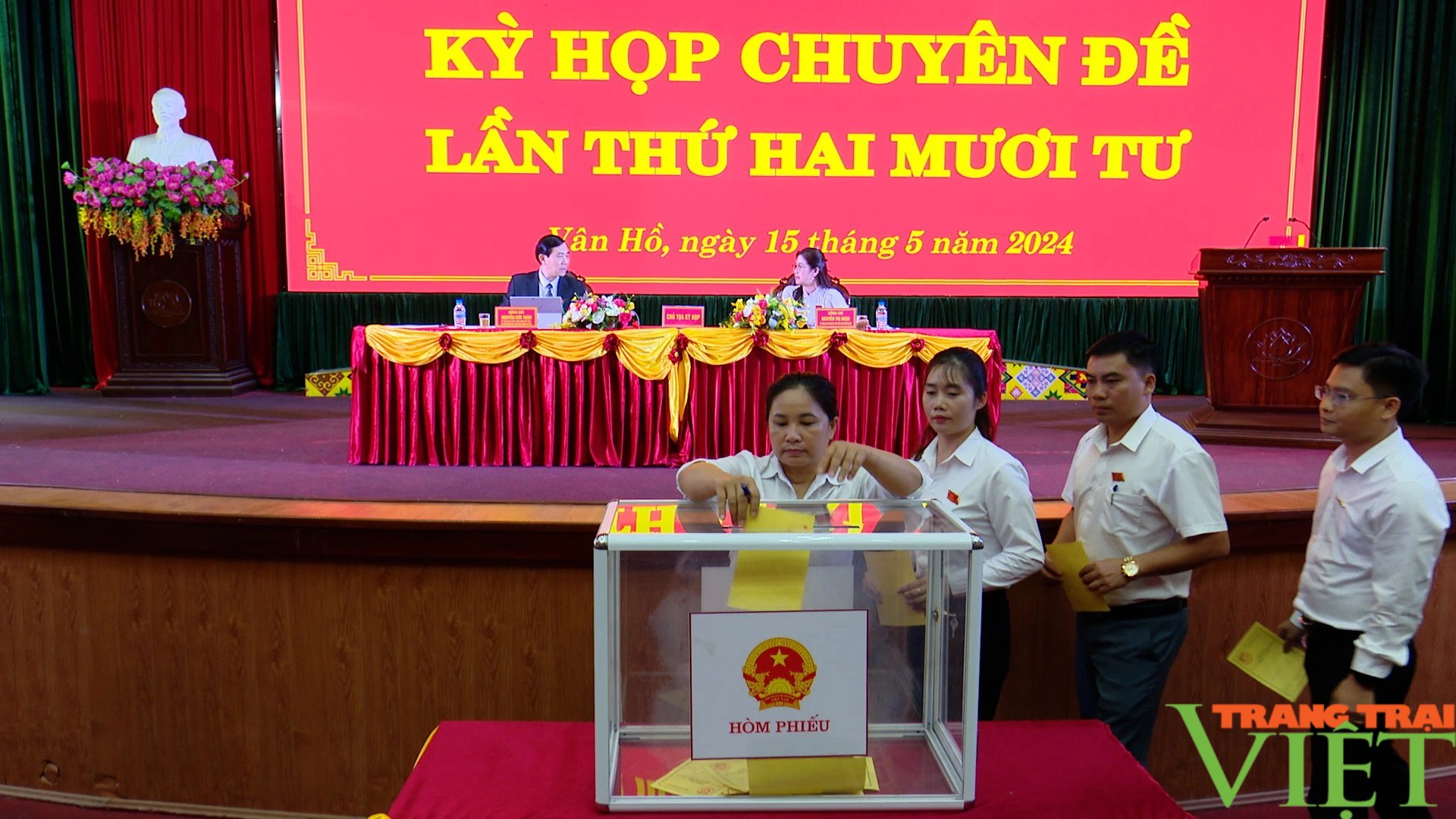 Vân Hồ có tân Chủ tịch UBND huyện- Ảnh 2. Vân Hồ có tân Chủ tịch UBND huyện- Ảnh 2.