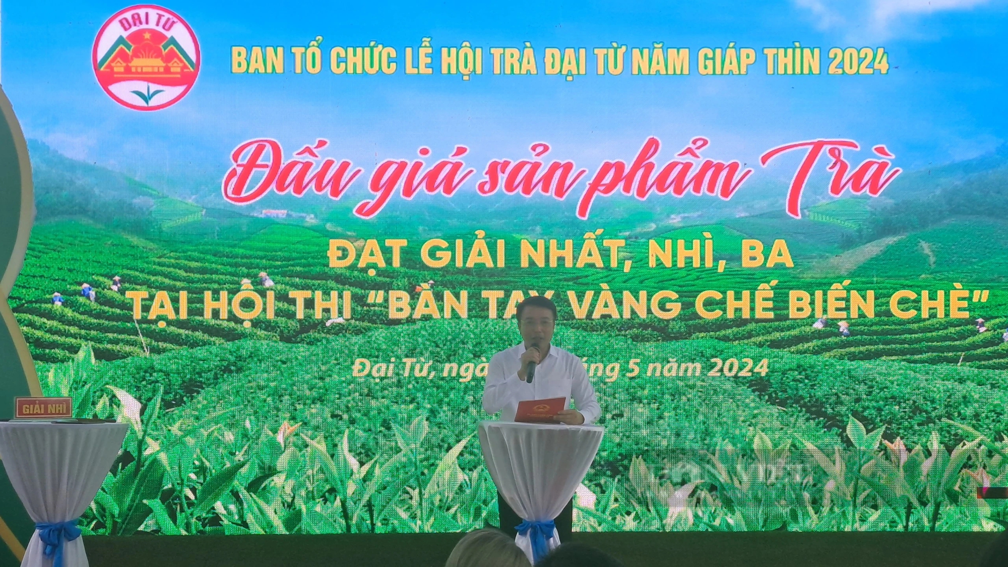 Đấu giá toàn bộ sản phẩm trà trong hội thi "Bàn tay vàng chế biến chè", giá cao nhất lên tới 68 triệu đồng/kg- Ảnh 2.