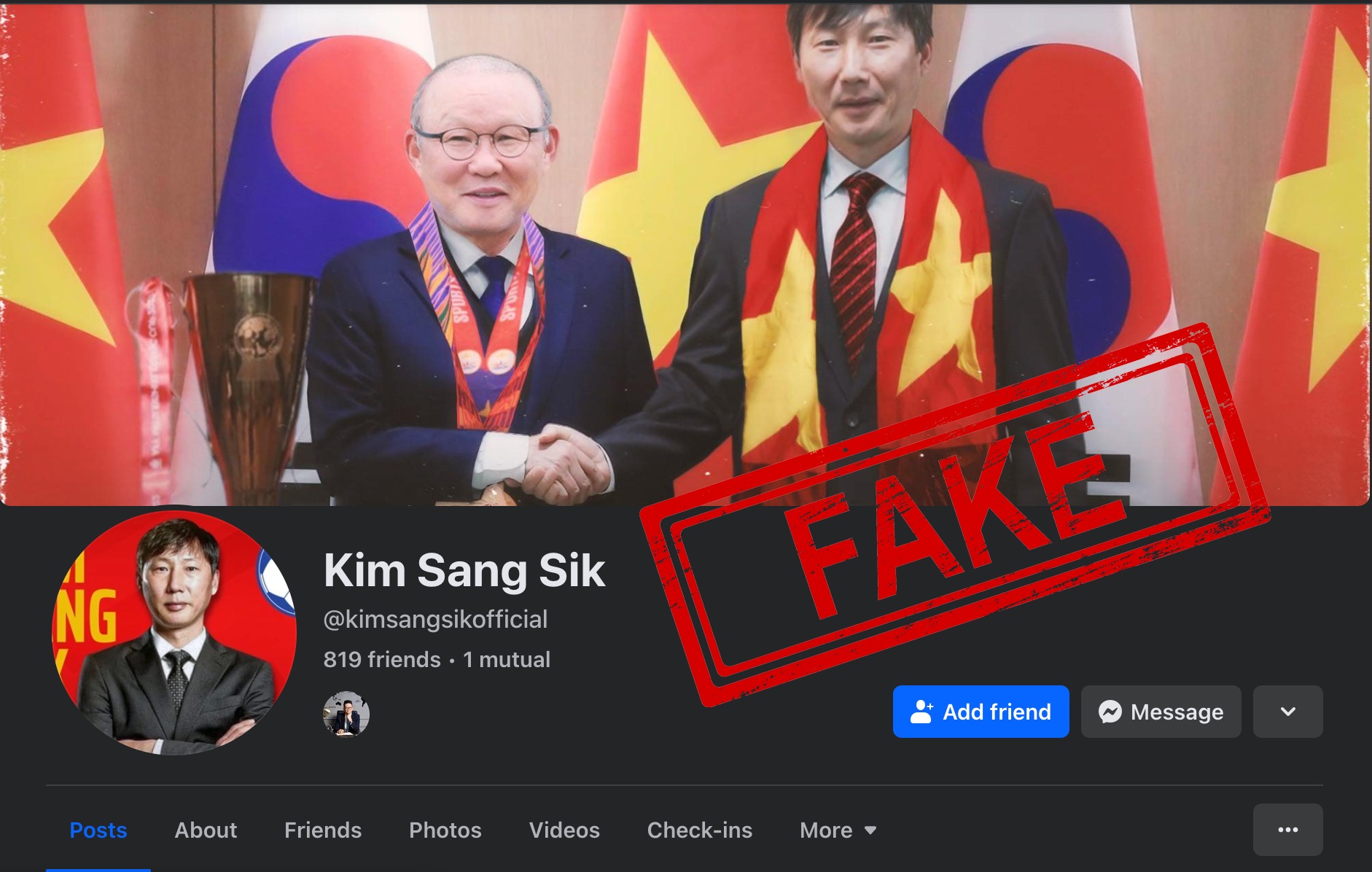 Tất cả các tài khoản đang sử dụng tên và hình ảnh HLV Kim Sang-sik đều là giả mạo- Ảnh 1.