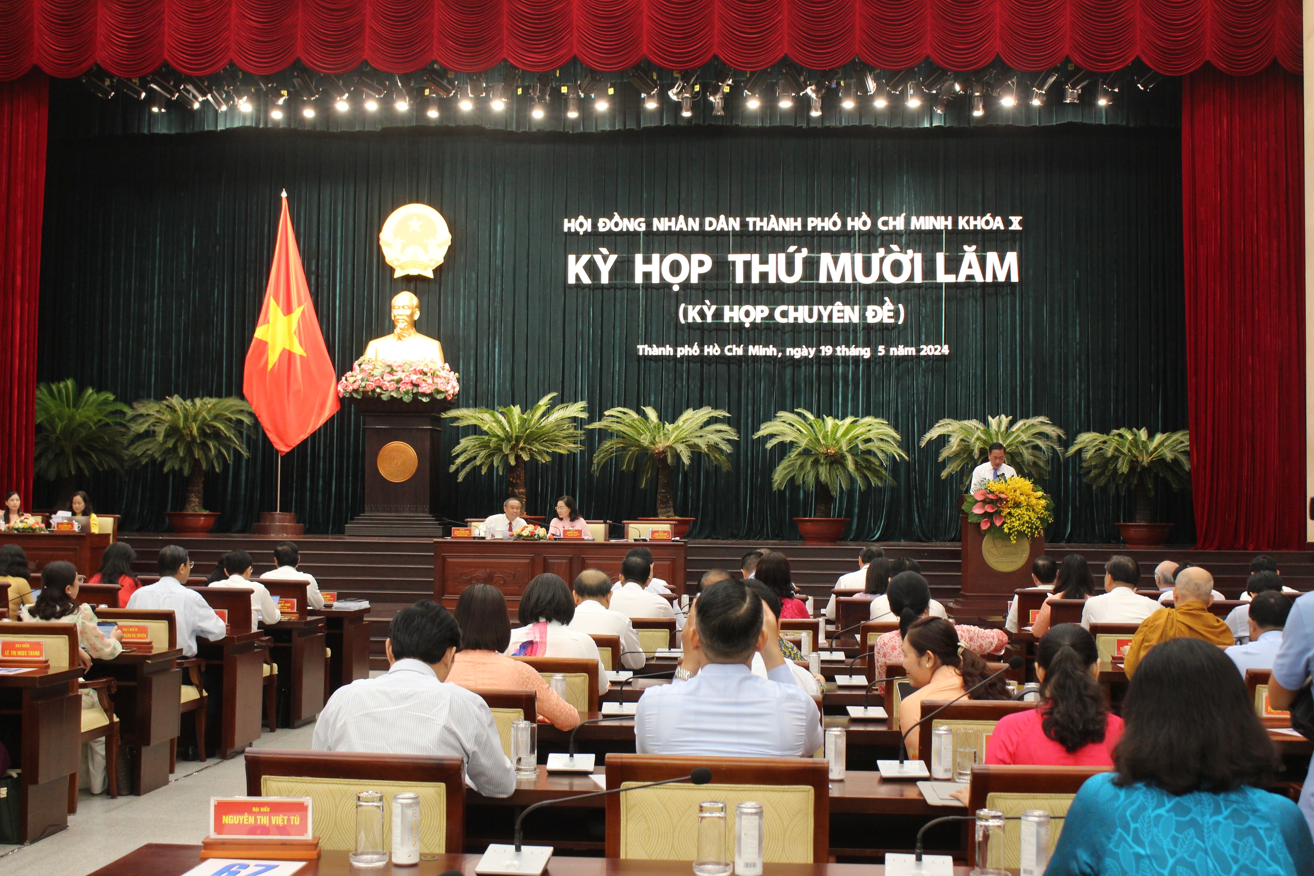 TP.HCM có 2 tân Phó Chủ tịch UBND TP- Ảnh 3.