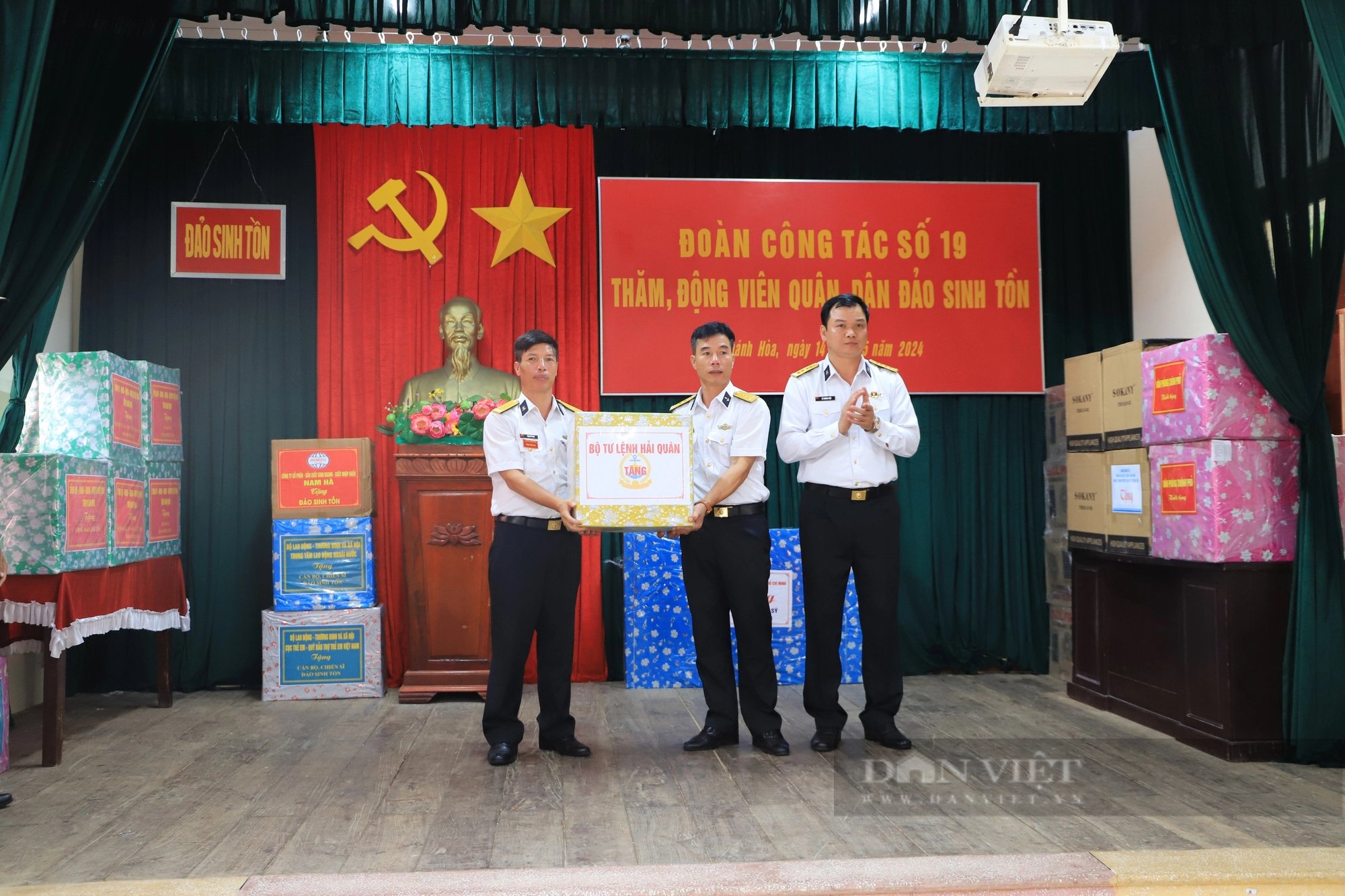 Hải trình đầy lắng đọng, ý nghĩa của Đoàn công tác số 19 đến với Trường Sa- Ảnh 4.