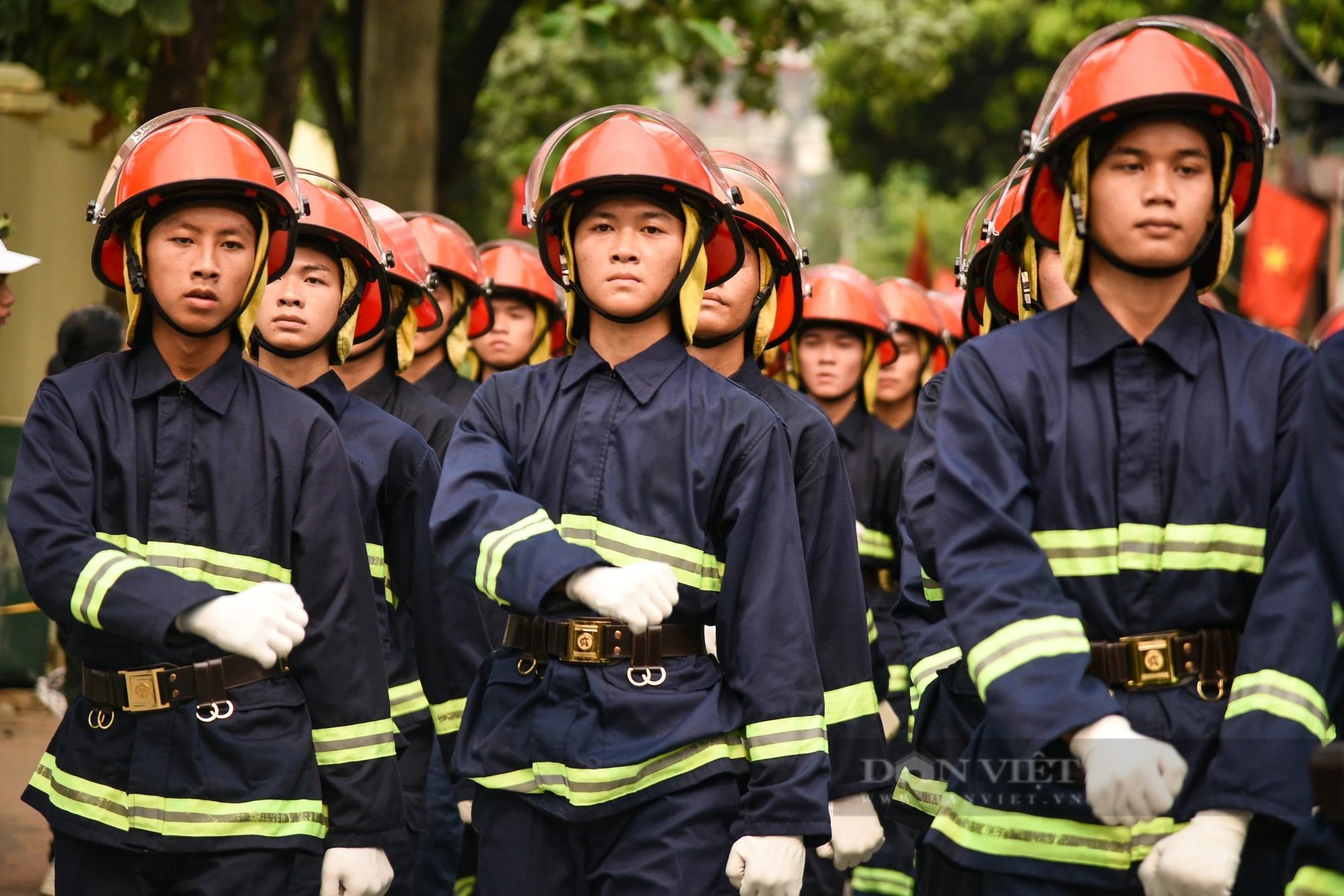 Người Điện Biên tiếp nước, hát cùng các chiến sĩ luyện tập diễu binh diễu hành trên đường phố- Ảnh 15.