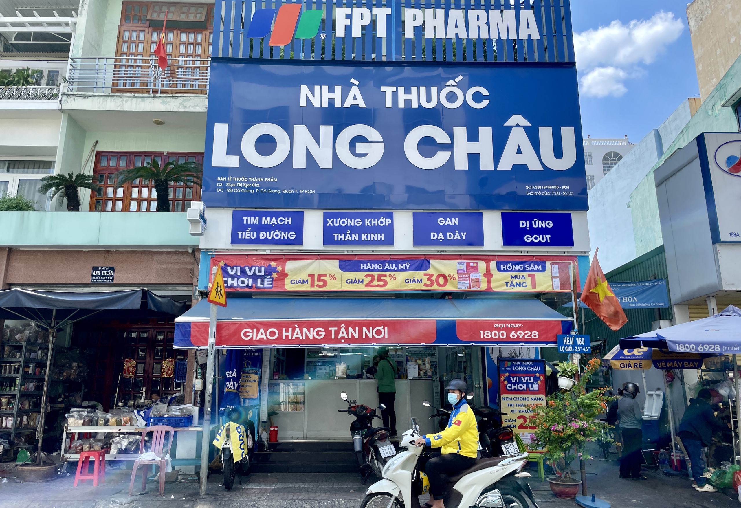 Nhà thuốc Long Châu thu gần 61 tỷ đồng mỗi ngày, đang tiếp tục mở rộng ồ ạt- Ảnh 1.