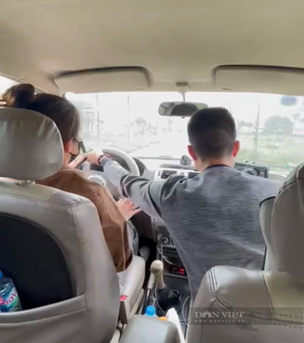 Học phí lái xe ô tô rục rịch tăng, trung tâm "kéo" học viên "chốt" sớm- Ảnh 1.