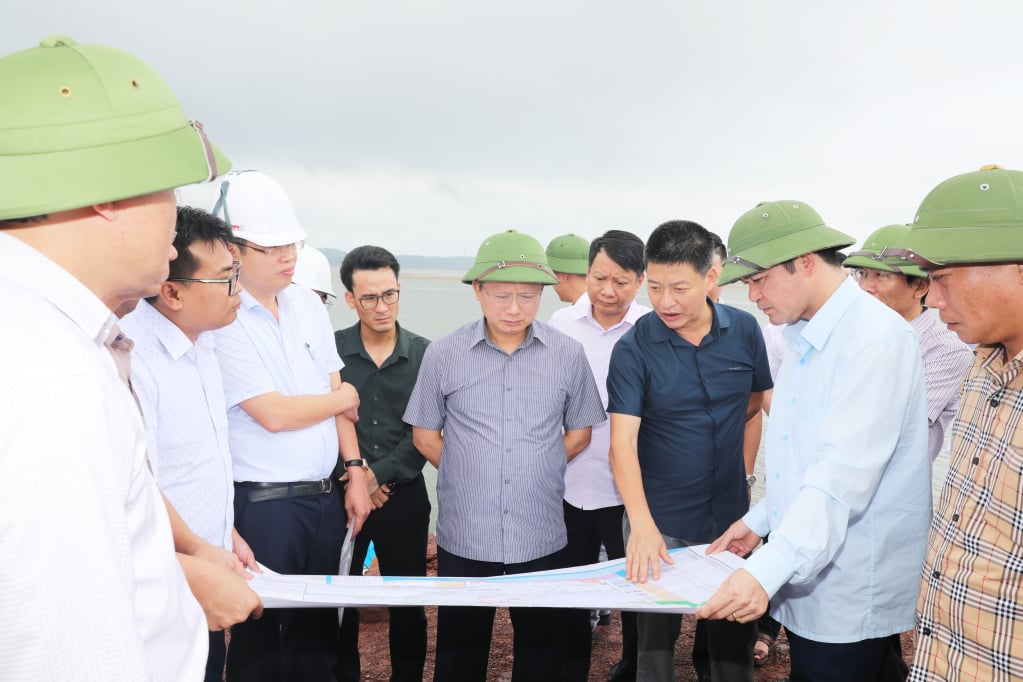 Quảng Ninh gỡ khó để đẩy nhanh tiến độ xây dựng cảng Vạn Ninh- Ảnh 3. Quảng Ninh gỡ khó để đẩy nhanh tiến độ xây dựng cảng Vạn Ninh- Ảnh 3.