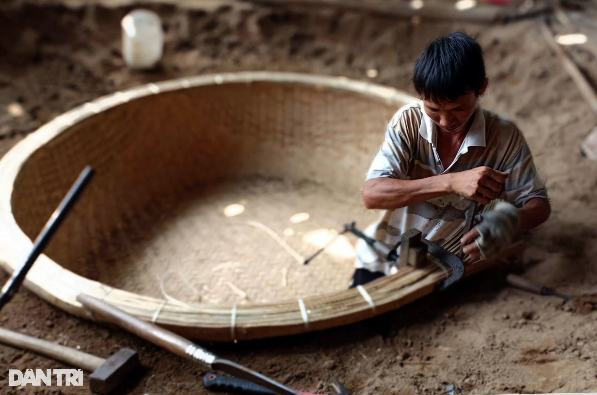 Thuyền thúng tre xuất ngoại tơi tới, đôi vợ chồng làm giàu từ nghề... bỏ đi- Ảnh 6.