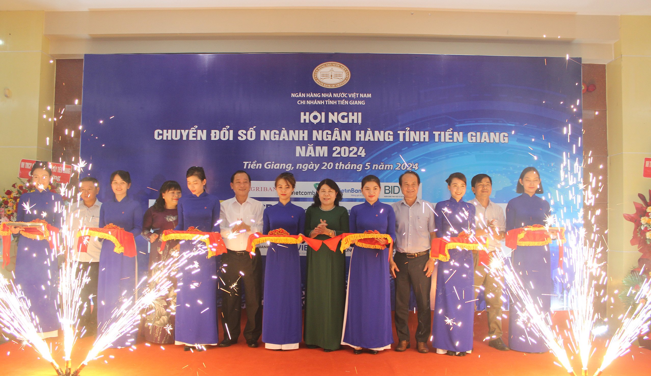 Agribank Tiền Giang giới thiệu nhiều giải pháp số ưu việt tại Hội nghị chuyển đổi số ngành Ngân hàng tỉnh Tiền Giang năm 2024- Ảnh 1.