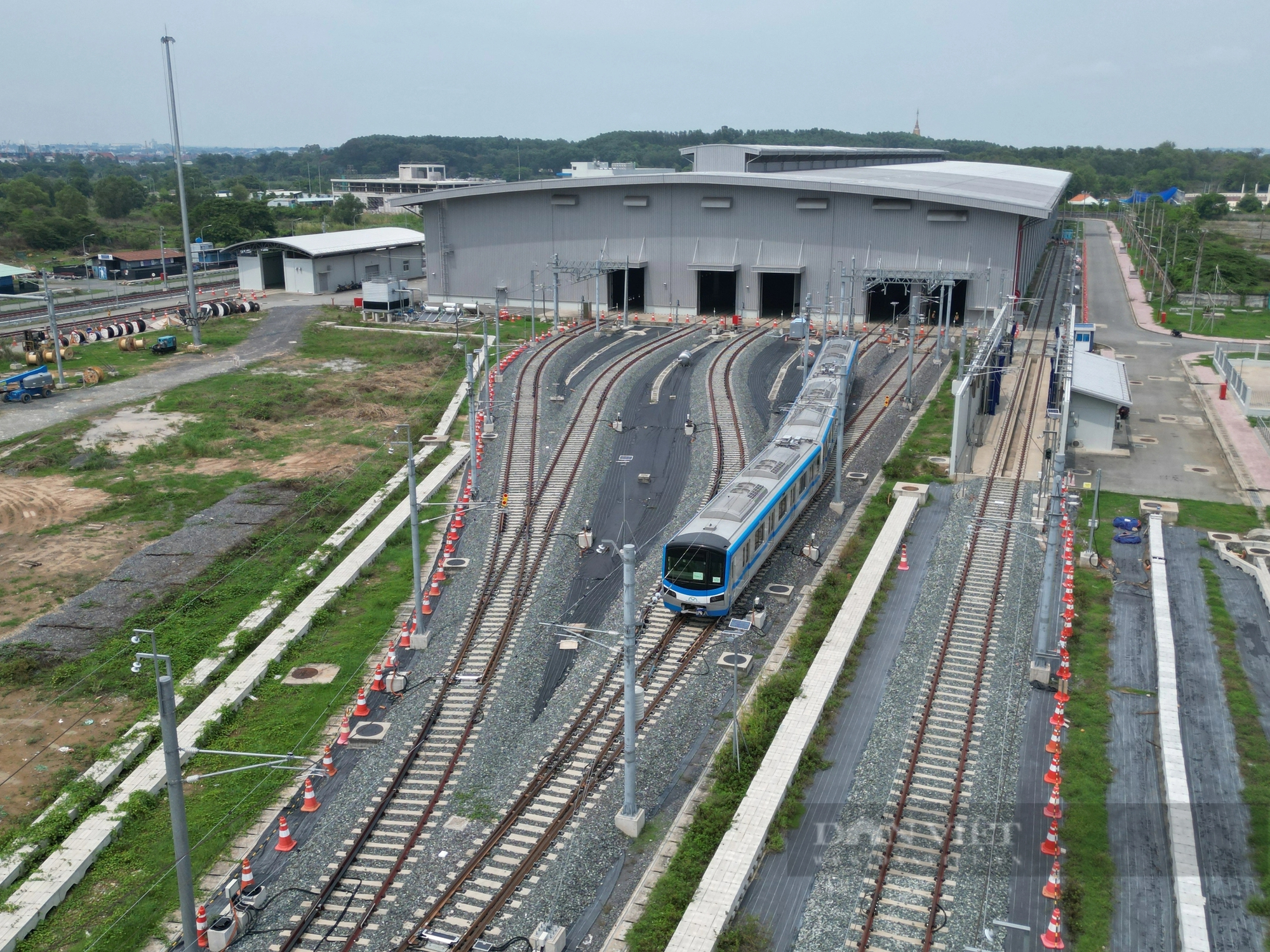 Ngắm trung tâm điều khiển, bãi đỗ Metro hiện đại nhất Việt Nam           - Ảnh 2.