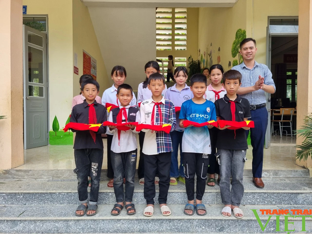 "Chắp cánh" cho học sinh nghèo vượt khó ở huyện biên giới Lai Châu - Ảnh 4. "Chắp cánh" cho học sinh nghèo vượt khó ở huyện biên giới Lai Châu - Ảnh 4.