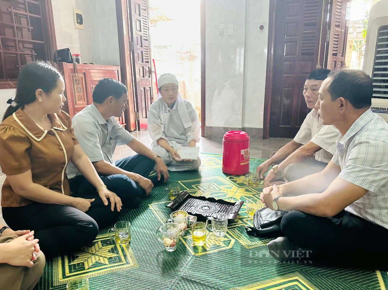 Quảng Bình: Hội Nông dân xã Đức Trạch trao hơn 150 triệu hỗ trợ ngư dân vụ chìm tàu cá trên biển- Ảnh 1.