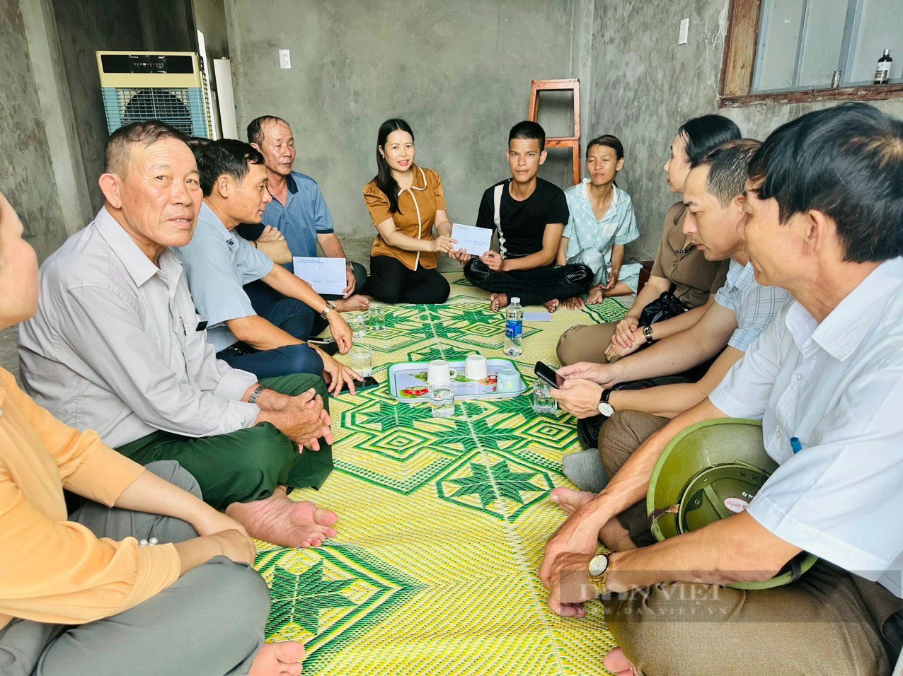 Quảng Bình: Hội Nông dân xã Đức Trạch trao hơn 150 triệu hỗ trợ ngư dân vụ chìm tàu cá trên biển- Ảnh 2.
