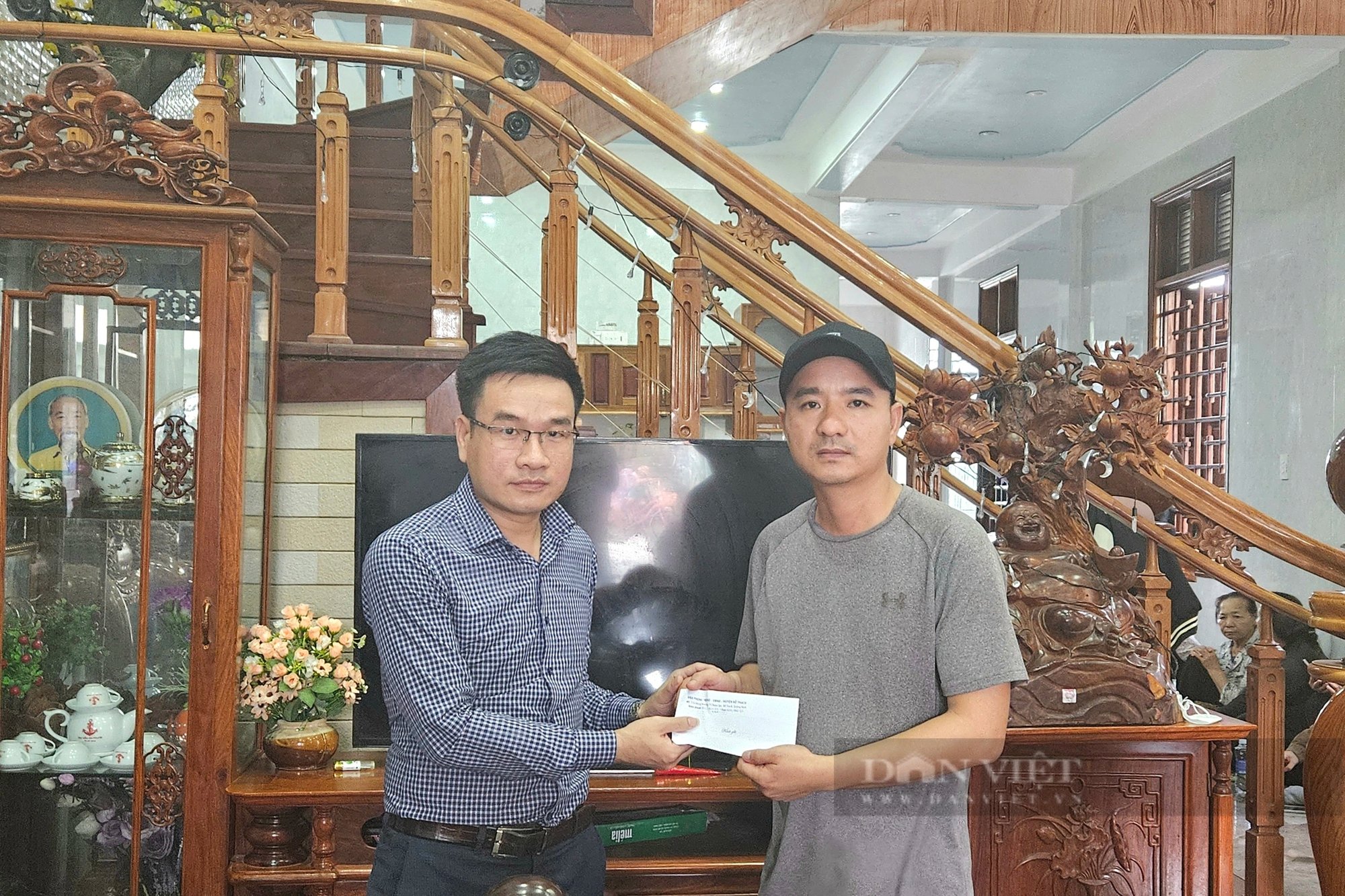 Quảng Bình: Hội Nông dân xã Đức Trạch trao hơn 150 triệu hỗ trợ ngư dân vụ chìm tàu cá trên biển- Ảnh 3.