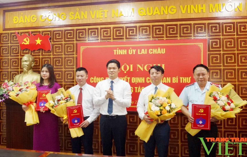 Lai Châu: Công bố Quyết định của Ban Bí thư Trung ương Đảng về việc chuẩn y một số vị trí lãnh đạo- Ảnh 2. Lai Châu: Công bố Quyết định của Ban Bí thư Trung ương Đảng về việc chuẩn y một số vị trí lãnh đạo- Ảnh 2.
