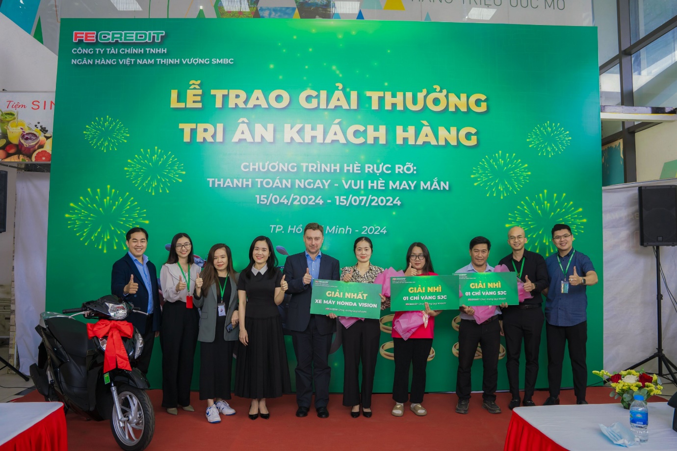 Chào hè rực rỡ cùng FE CREDIT: Đã tìm thấy chủ nhân của chiếc Honda Vision đầu tiên - Ảnh 1.