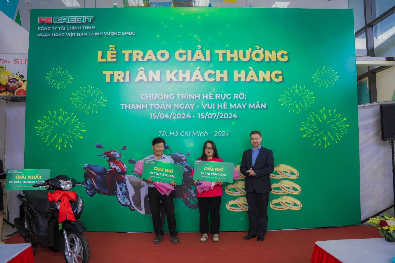 Chào hè rực rỡ cùng FE CREDIT: Đã tìm thấy chủ nhân của chiếc Honda Vision đầu tiên - Ảnh 3.
