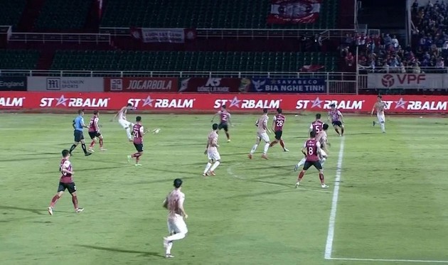 CLB CAHN dọa kiện lên FIFA, trọng tài lao đao- Ảnh 1.