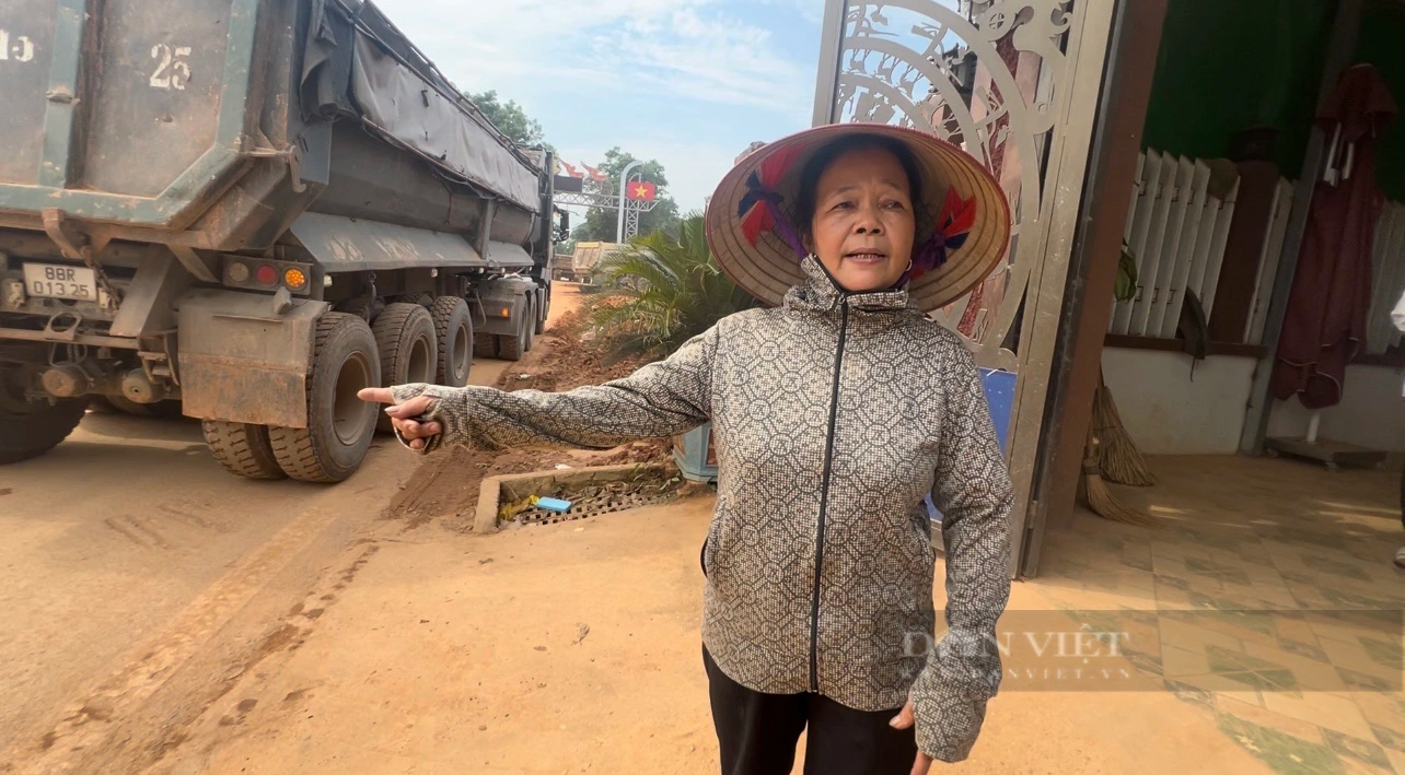 Phú Thọ: Xe chở đất nối đuôi chạy bạt mạng, người dân bức xúc chặn đường- Ảnh 4.
