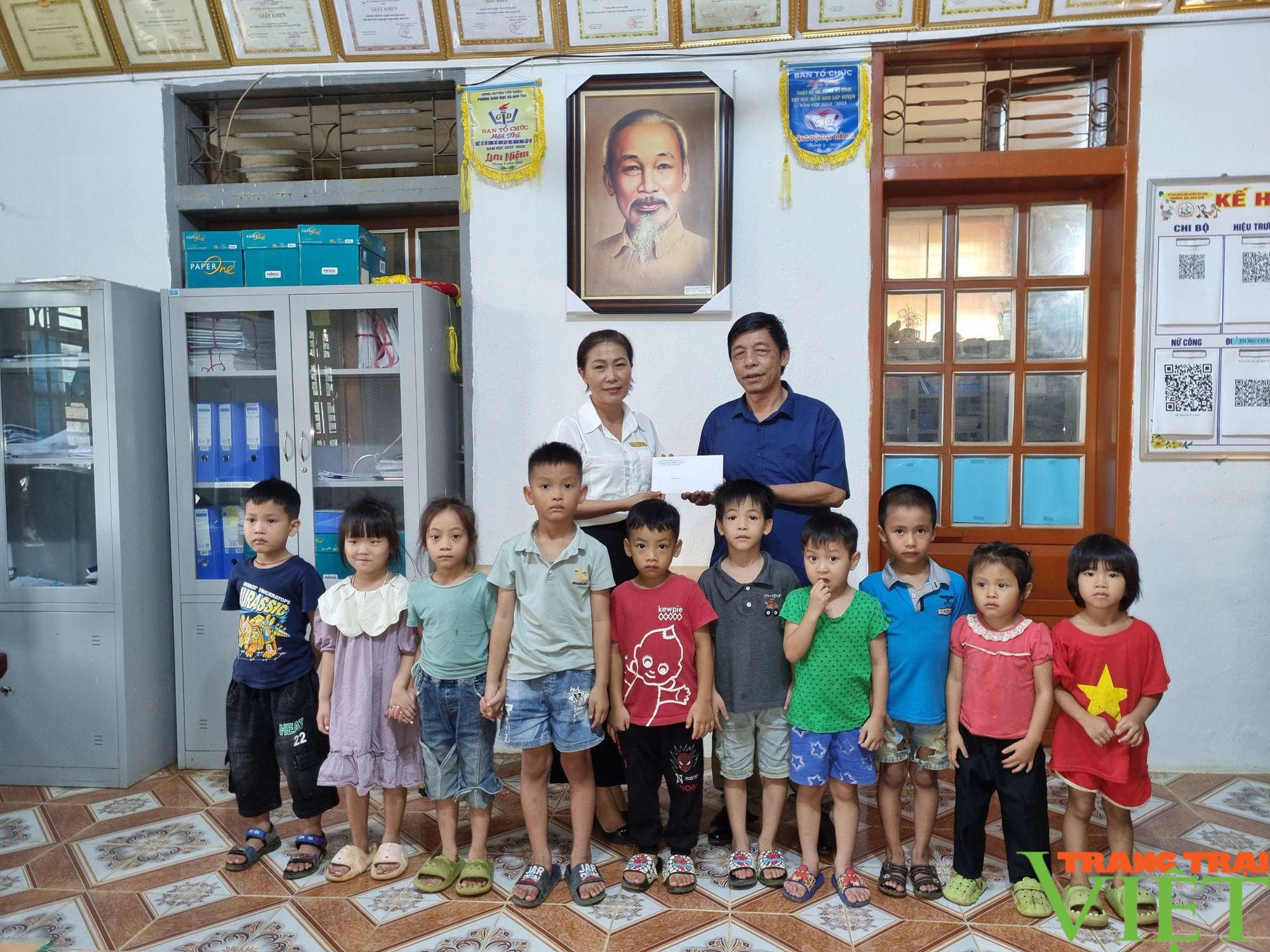 Đồng hành, sẻ chia khó khăn với "công dân tương lai" nơi xã nghèo biên giới Sơn La- Ảnh 1. Đồng hành, sẻ chia khó khăn với "công dân tương lai" nơi xã nghèo biên giới Sơn La- Ảnh 1.