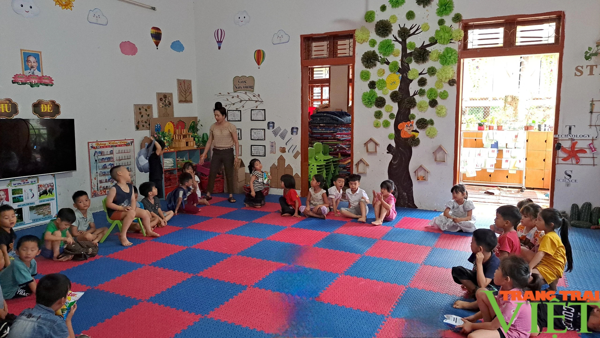 Đồng hành, sẻ chia khó khăn với "công dân tương lai" nơi xã nghèo biên giới Sơn La- Ảnh 5. Đồng hành, sẻ chia khó khăn với "công dân tương lai" nơi xã nghèo biên giới Sơn La- Ảnh 5.