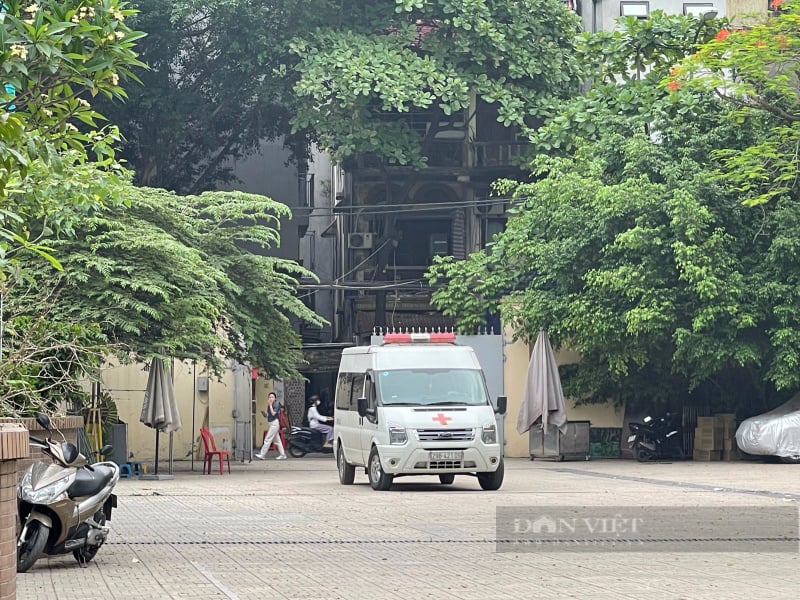 Vụ cháy nhà trọ 14 người tử vong ở Hà Nội: Người thân đến nhà tang lễ nhận dạng, bật khóc trong tuyệt vọng- Ảnh 2.