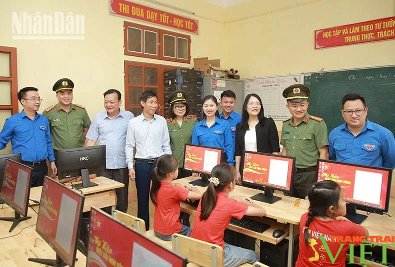 Thanh niên Sơn La: Ra quân chiến dịch tình nguyện hè - Ảnh 5. Thanh niên Sơn La: Ra quân chiến dịch tình nguyện hè - Ảnh 5.