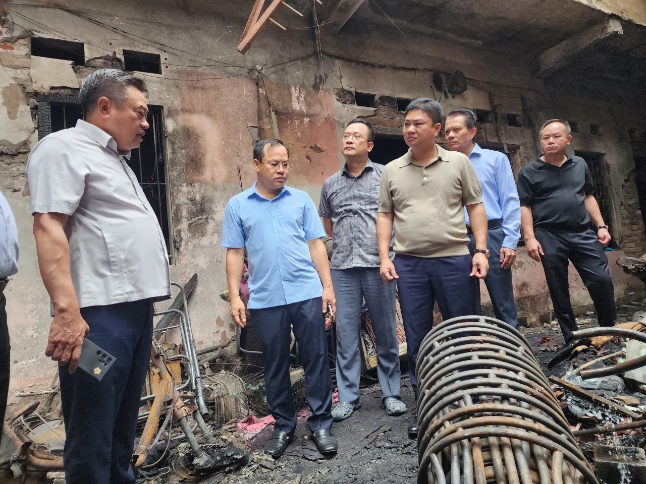 Chủ tịch Hà Nội yêu cầu kiểm tra ngay 100% các giải pháp khắc phục với nhà trọ ở Cầu Giấy- Ảnh 1.
