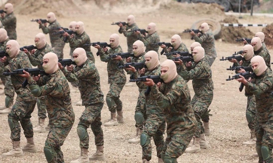 Hezbollah ồ ạt tung hàng loạt cuộc tấn công dữ dội vào quân đội Israel, ông Netanyahu cảnh báo 'rắn'- Ảnh 1.